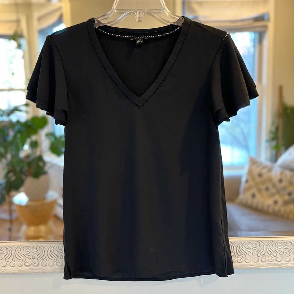 Ann Taylor Black Flutter Sleeve V-neck Short Sleeve Top - XS